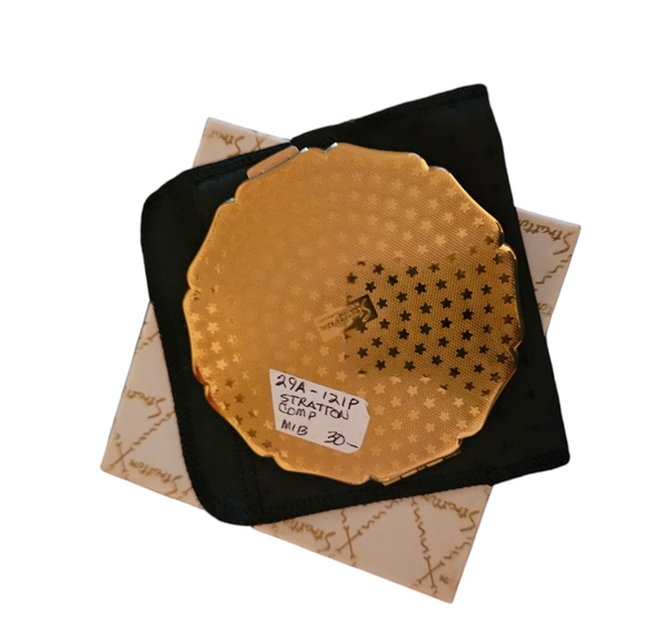 Stratton Compact - Picture 3 of 6